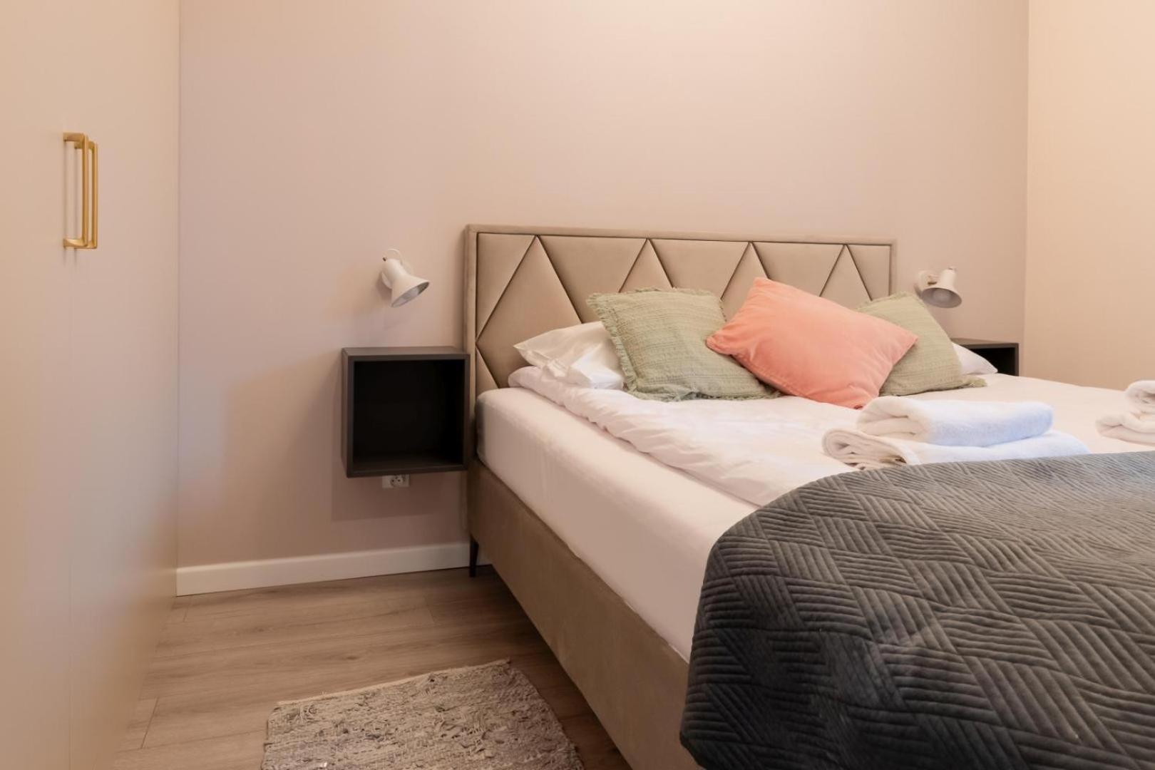 Apartament Smile - Z Prywatnym Monitorowanym Parkingiem By Spaceapart Jelenia Góra Kültér fotó